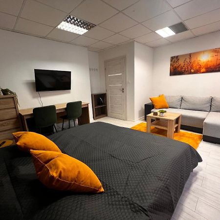 Apartmany V Centre - Vlastna Izba So Spolocnou Kuchynou A Kupelnou Moze Byt Zdielana 2 Inymi Izbami 马汀 外观 照片